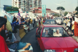 マレーシアのPAPMYパナソニック工場でピケを張るEIWUの活動家たち 写真提供：EIWU 