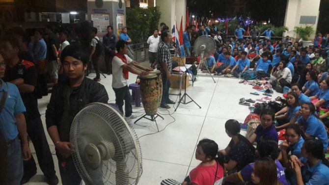 1月にタイの労働省前で集会を開いたロックアウトされた労働者