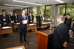 閉校式で答辞を述べる涌井級長