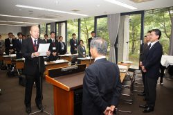 受講生宣誓をするｙ山本圭吾さん（住友電工労組）